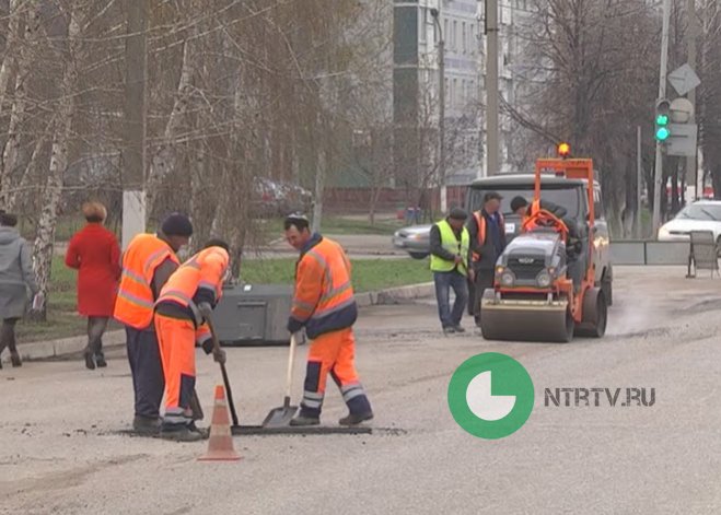 В Нижнекамске рабочие «Алексеевскавтодора» приступили к ремонту дорог