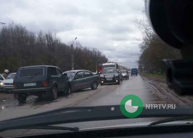 В Нижнекамске лоб в лоб столкнулись два автомобиля