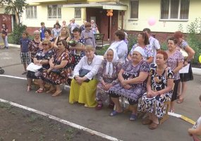 В Нижнекамске детям на празднике двора бесплатно раздавали мороженое