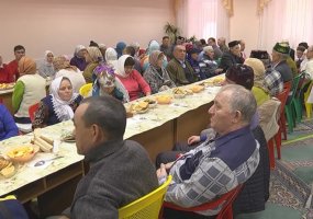 В Нижнекамске в честь Курбан-байрам организовали праздничный обед для людей с ограниченными возможностями здоровья