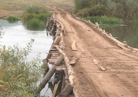 Жители Нижнекамского района опасаются за состояние моста через реку