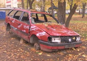 В Нижнекамске растет количество автохлама, занимающего места на парковках