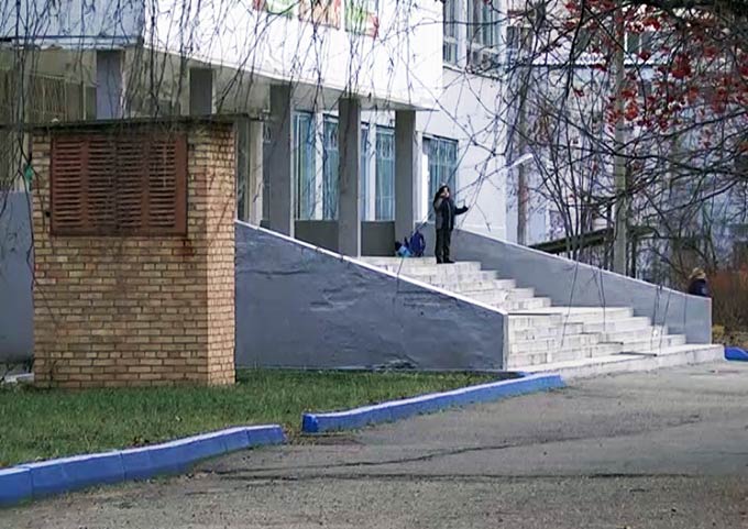 Массовая драка во дворе школы в Нижнекамске произошла из-за девушки