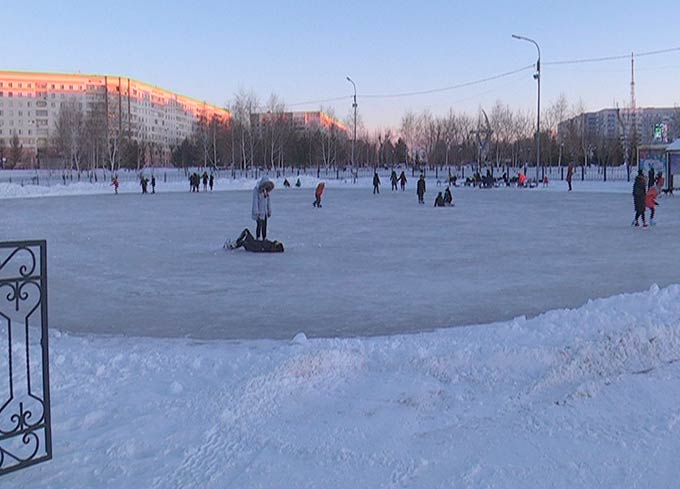 В Нижнекамске начали открываться катки