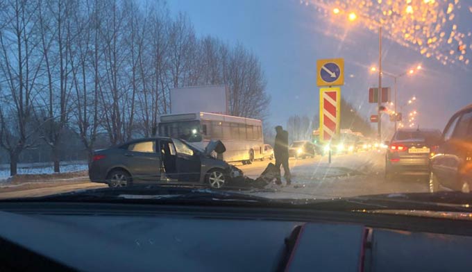 В Нижнекамске утро началось с огромной пробки и многочисленных ДТП