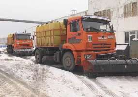 Нижнекамских автомобилистов просят убрать припаркованные автомобили, препятствующие работе спецтехники