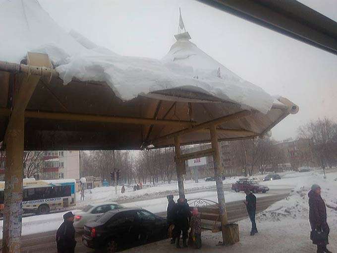 Нижнекамец обеспокоен, что снег может упасть на головы людей