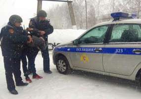 В Нижнекамске мужчина, угрожая ножом матери, требовал переписать на него машину