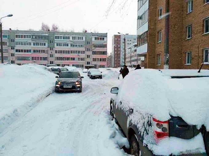 В Нижнекамске водитель сломал ногу 10-летней школьнице, шедшей на занятия