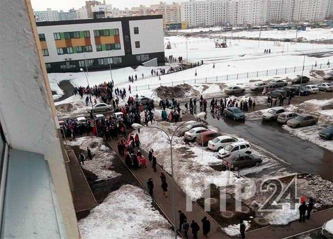 В Нижнекамске из-за подозрительного предмета была эвакуирована вся школа