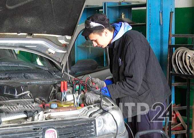 В Нижнекамске автомеханики искали автомобильные неполадки в рамках соревнований "World Skills"