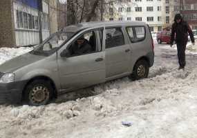 В Нижнекамске сильный гололед и 3 градуса мороза