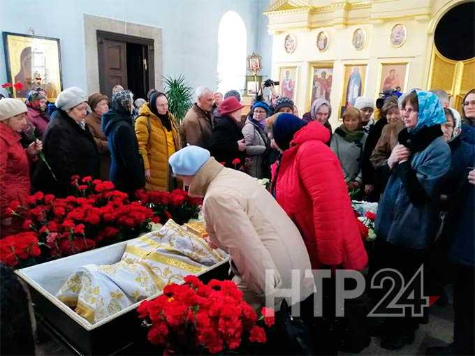 В Нижнекамск на похороны отца Георгия прибыл митрополит Казанский и Татарстанский Феофан