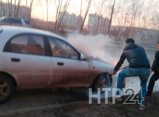 В Нижнекамске у водителя во время движения загорелся автомобиль