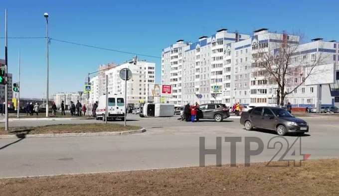 В Нижнекамске из-за выехавшей на "красный" автомашины произошло ДТП