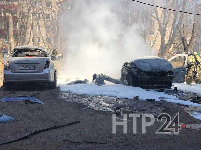 В Нижнекамске во дворе жилого дома взорвался автомобиль