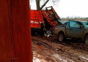 В Нижнекамске очевидцы сообщили о незаконном сбросе грунта в гаражном кооперативе