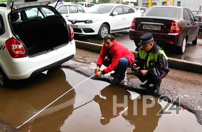 Таксист из Нижнекамска из-за ям на дорогах хочет вызвать в суд представителей "Департамента ЖКХ"