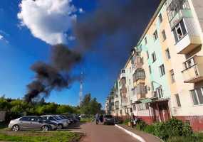 В центре Нижнекамска произошел пожар на автомобильной стоянке