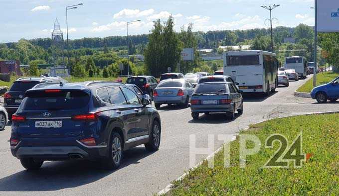 В Нижнекамске в час пик образовалась многокилометровая пробка