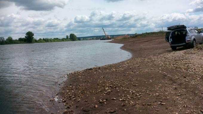 Двое жителей Нижнекамска наказаны за парковку около реки