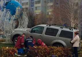 В Нижнекамске на пр.Мира водитель иномарки врезался в архитектурную конструкцию