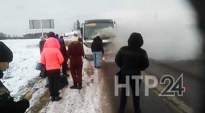 В Татарстане загорелся пассажирский автобус, ехавший по маршруту Агрыз - Челны