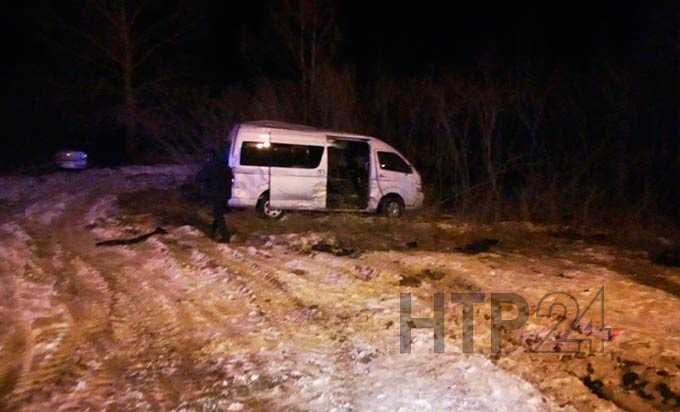 В Нижнекамске в час пик на оживленной трассе в ДТП попал вахтовый микроавтобус