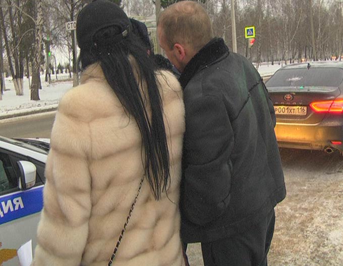 В Нижнекамске водитель иномарки и ее пассажир напали на журналиста