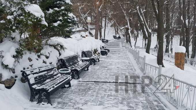 В Нижнекамске на дорогах сохранится сильная гололедица