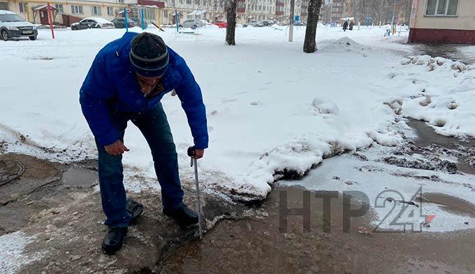 У нижнекамских водителей ломаются машины из-за замаскированных ям