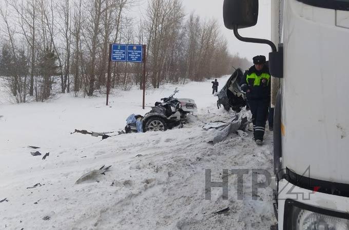 Под Нижнекамском иномарка после ДТП превратилась в груду металла