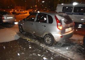 В Нижнекамске девушка не впустила в квартиру парня и он испортил несколько машин