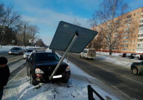 В Нижнекамске автомобиль наехал на девушку на пешеходном переходе