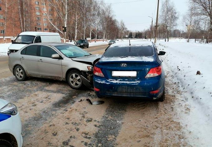 Нижнекамка проехала перекрёсток на "красный" и попала в аварию