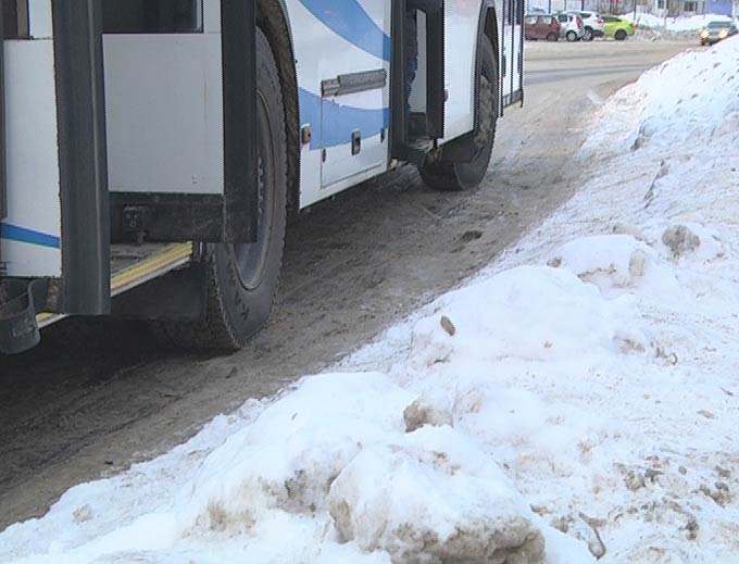 В Нижнекамске из-за гололеда женщина попала под автобус