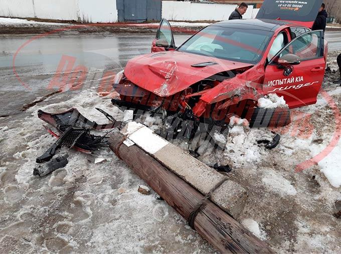 Нижнекамский водитель на тест-драйве снёс столб ЛЭП