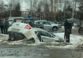 В Татарстане две легковушки столкнулись и вылетели в кювет