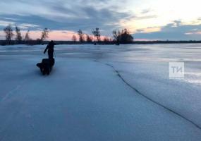 В Татарстане спасли рыбака-пенсионера, провалившегося под лёд