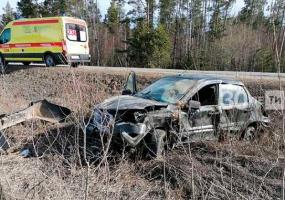 За сутки на дорогах Татарстана перевернулось два автомобиля