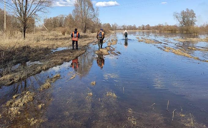 Под Нижнекамском поисковики обнаружили вещи и лодку пропавших рыбаков