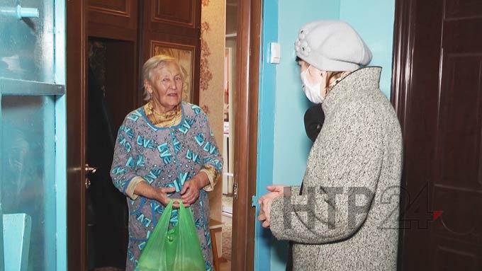 В Нижнекамске старшая по дому помогает пожилым людям во время самоизоляции