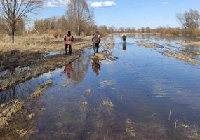 Под Нижнекамском поисковики обнаружили вещи и лодку пропавших рыбаков