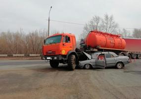 На трассе в Татарстане в ДТП с автоцистерной погиб водитель «Волги»