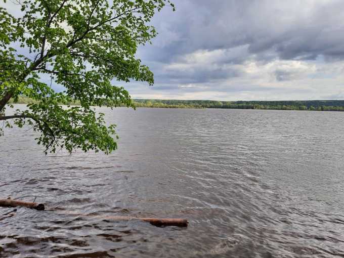 В Нижнекамском районе спасатели достали из реки тело утонувшего рыбака