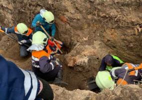 Погребённые заживо: в Татарстане рабочих спасли из-под завала