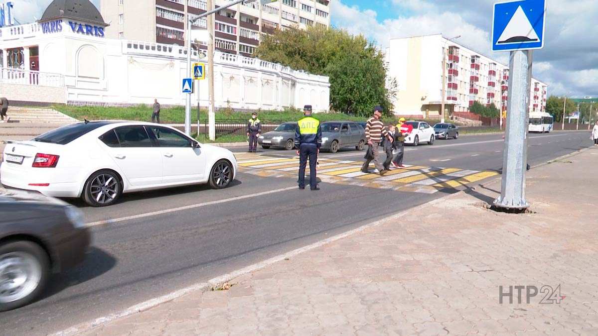 Сотрудники ДПС выявили аварийно-опасные участки дорог около школ Нижнекамска