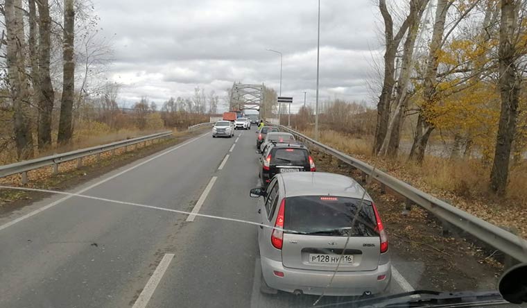 Водители предупреждают о повреждении моста через реку Зай у поста "Таврия 2"