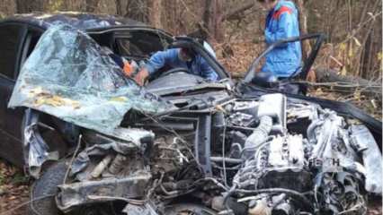 В Татарстане пьяный водитель слетел с трассы и врезался в дерево