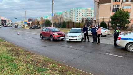 В Нижнекамске водитель иномарки не уступил дорогу при развороте и устроил ДТП